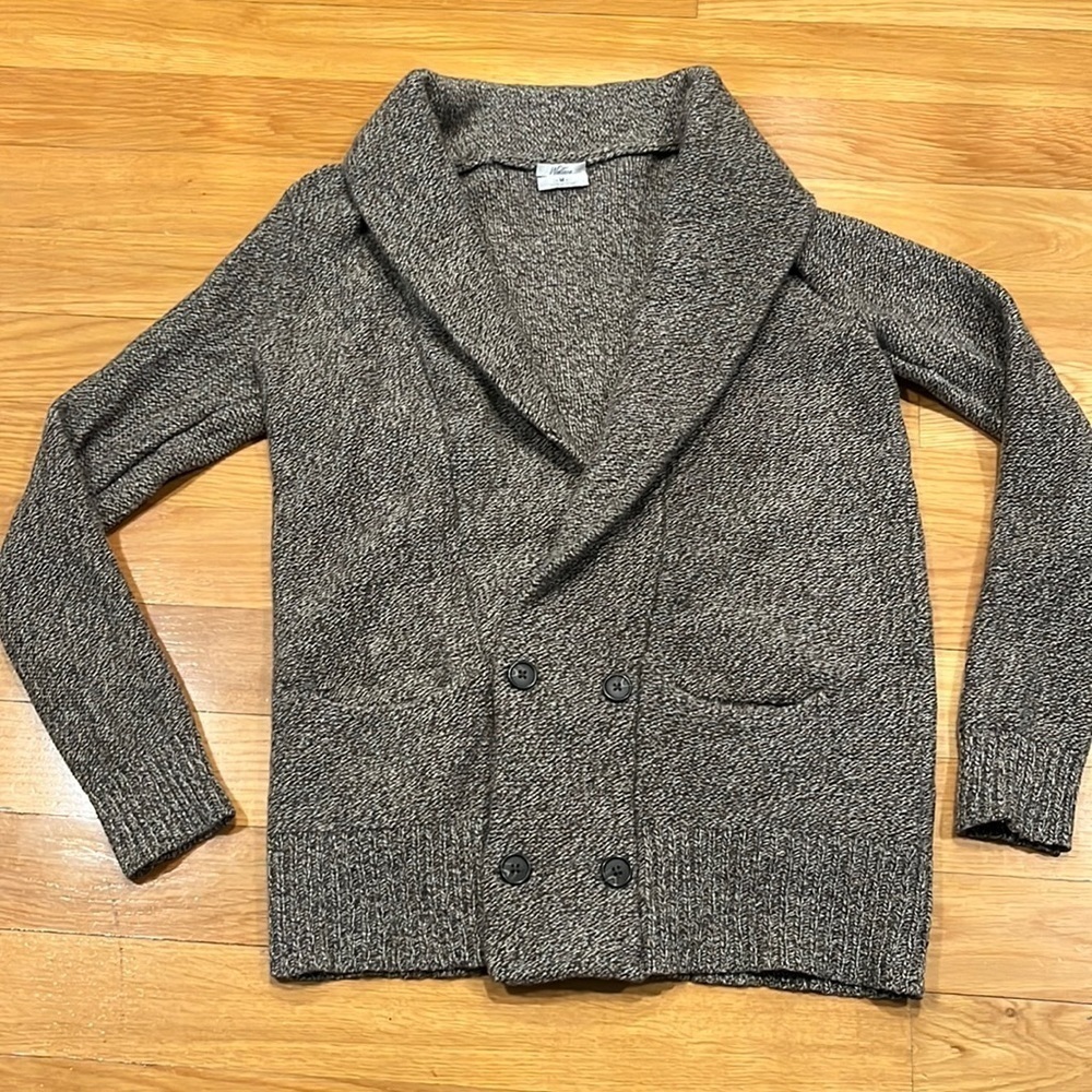 Wallace women button cardigan 100% wool sweater size medium.